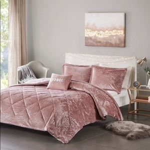 Queen comforter set